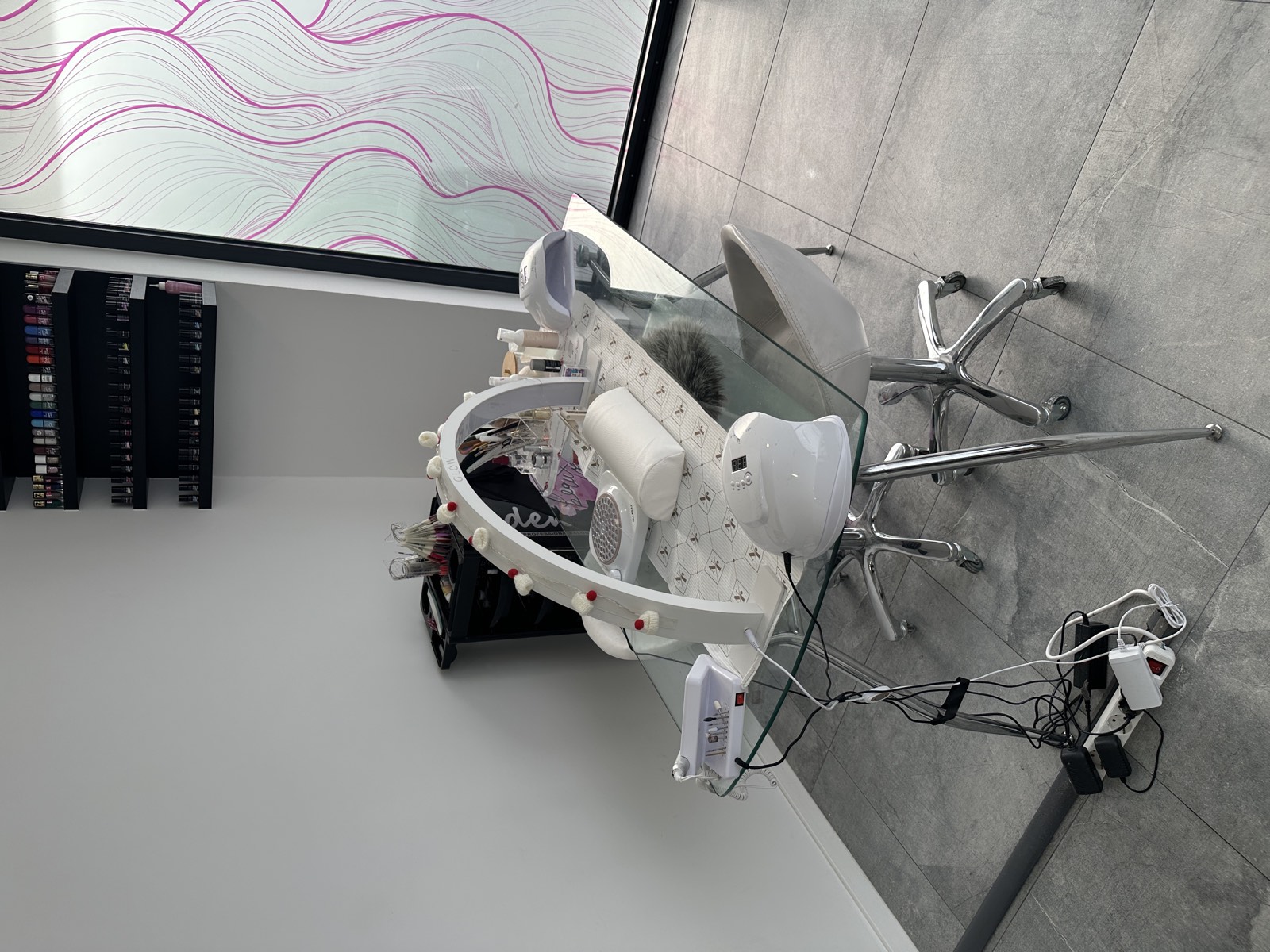 Prostor za tretmane i beauty oprema u studiju