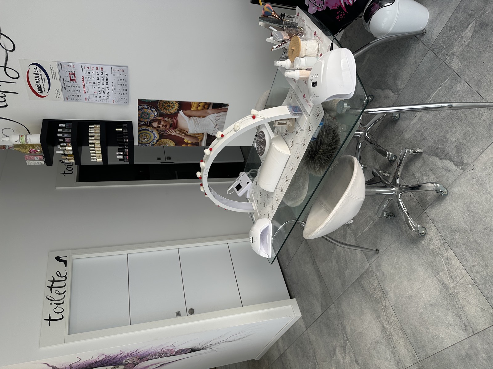 Ulazni lounge dio studija s prostorom za čekanje